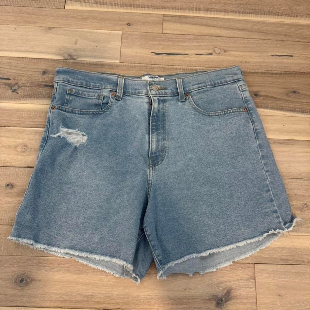 Levi's blue denim shorts with vintage high-rise size 31 hem #denim #summer